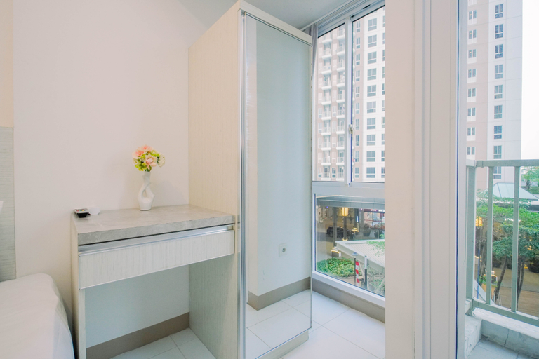Bedroom 3, Efficient Studio (No Kitchen) at Apartment Tokyo Riverside PIK 2 By Travelio, Tangerang