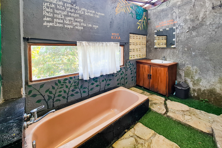 Bathroom 5, Kika Pool Villa Purwokerto by The Lavana, Banyumas