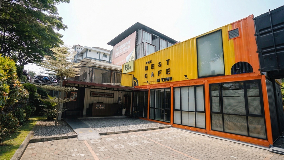 Exterior & Views 2, My Dormy Hostel UMM, Malang