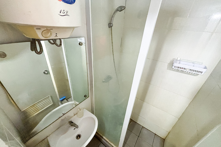 Bathroom, RedDoorz near Batuceper Station, Tangerang