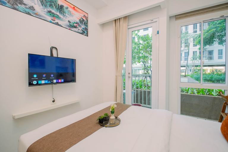 Bedroom 4, Compact and Warm Studio at Apartment Tokyo Riverside PIK 2 By Travelio, Tangerang