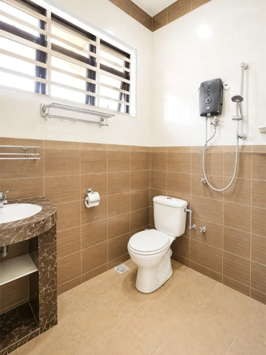 Bathroom 2, Mellow Stay Ipoh | Spacious Landed Home for 14 Pax, Kinta