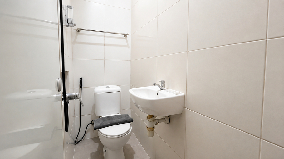 Bathroom 5, Escotel Stariez Senen, Central Jakarta