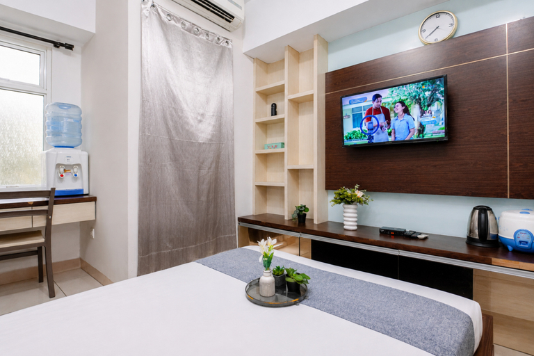 Bathroom 3, Fancy Studio at Springlake Summarecon Bekasi Apartment By Travelio, Bekasi