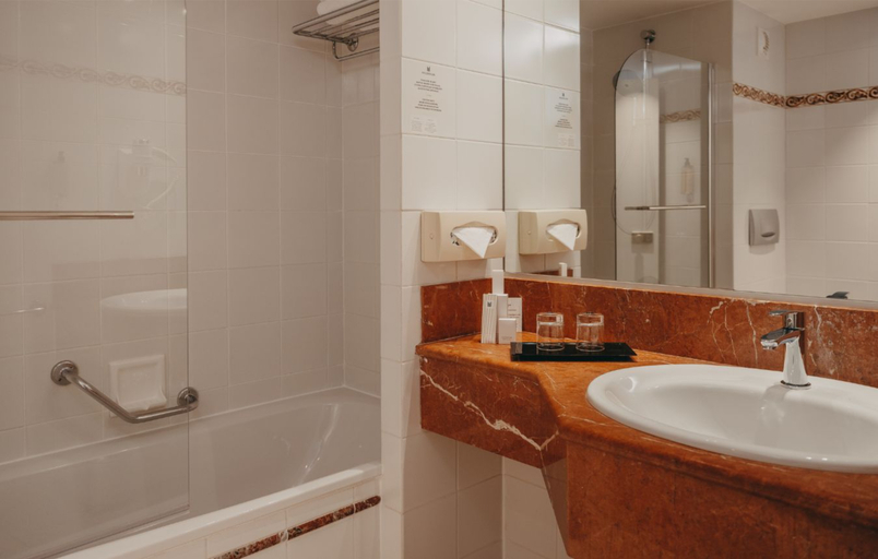 Bathroom 5, Millennium Hotel Paris Charles De Gaulle, Val-d'Oise