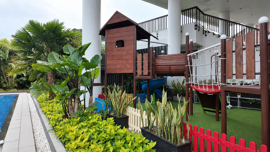 Exterior & Views 2, Rayz UMM Hotel, Malang