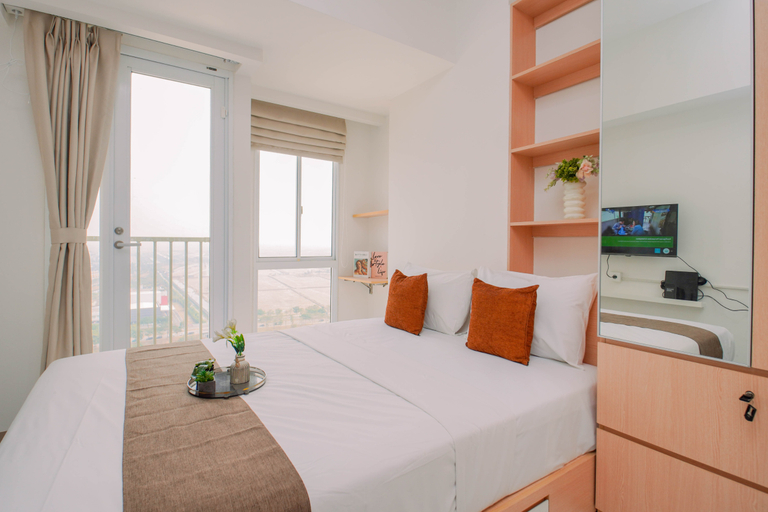 Bedroom 2, Modern Look Studio (No Kitchen) at Apartment Tokyo Riverside PIK 2 By Travelio, Tangerang