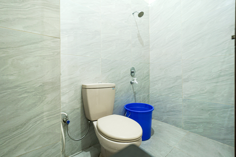 Bathroom 3, RedDoorz near Exit Toll Kalijati Subang, Subang