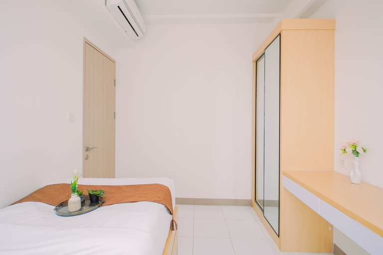 Bedroom 5, Nice and Simple Combined Unit 2BR at Apartment Tokyo Riverside PIK 2 By Travelio, Tangerang