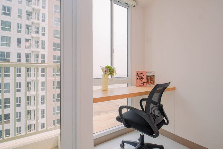 Bedroom 2, Nice and Simple Combined Unit 2BR at Apartment Tokyo Riverside PIK 2 By Travelio, Tangerang