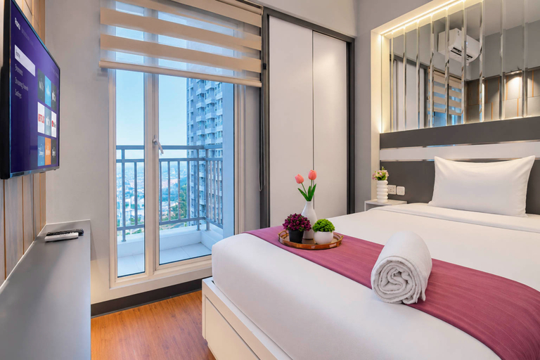 Bedroom 4, Bright and Cozy Studio at Apartment Tanglin Supermall Mansion By Travelio, Surabaya