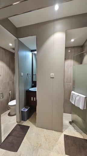 Bathroom 5, 555 Nangka Guest House, Jakarta Selatan