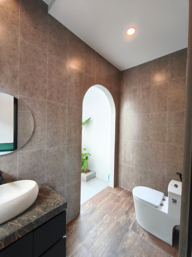 Bathroom 3, Ruma Villa With Private Pool Near Malioboro, Yogyakarta
