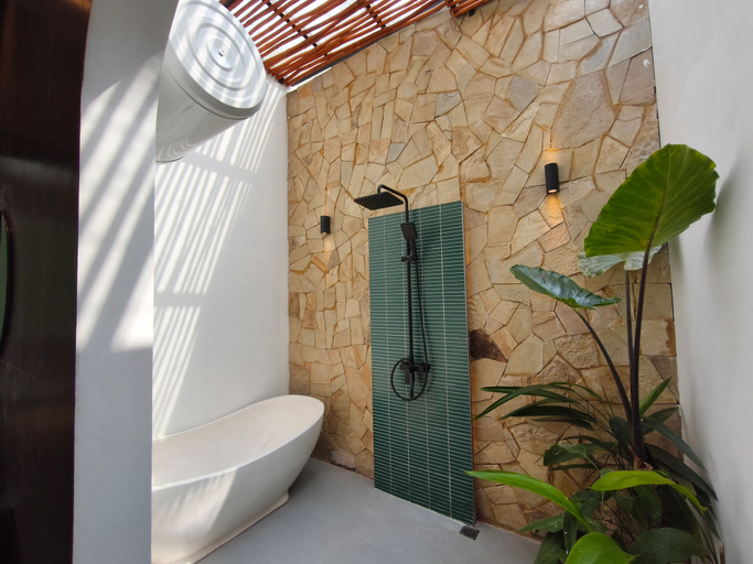 Bathroom 5, Ruma Villa With Private Pool Near Malioboro, Yogyakarta
