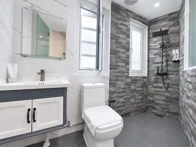 Bathroom 4, Kam Leng Hotel, Singapore