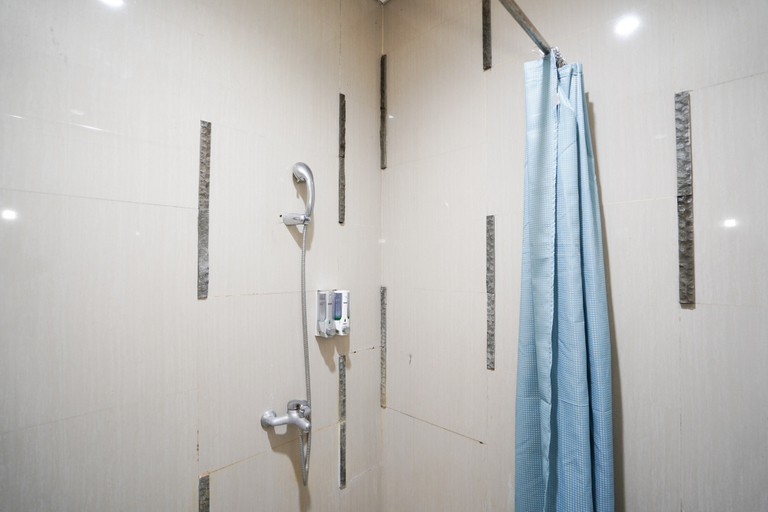 Bathroom 3, Sans Vibes Hotel Grand Omah Sastro Gejayan, Sleman