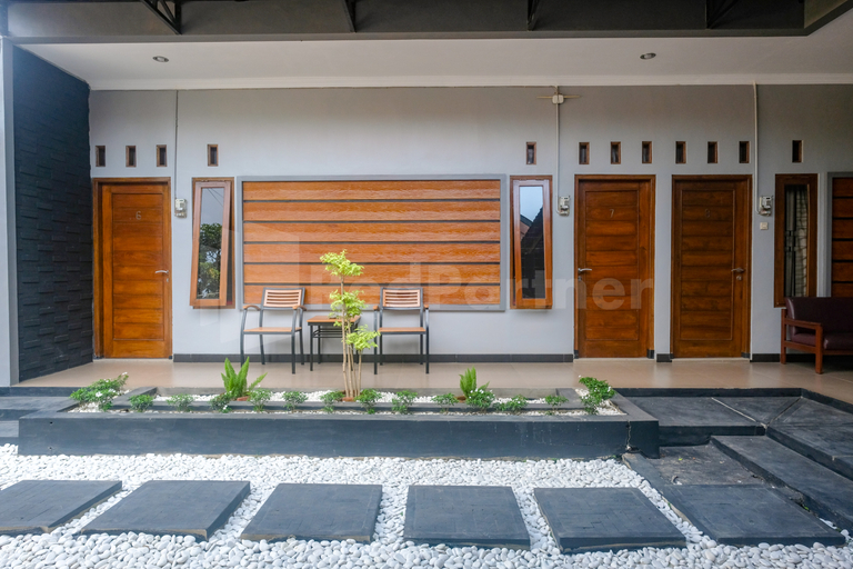 Exterior & Views 2, Al Abror Homestay Mandala Krida Mitra RedDoorz, Yogyakarta