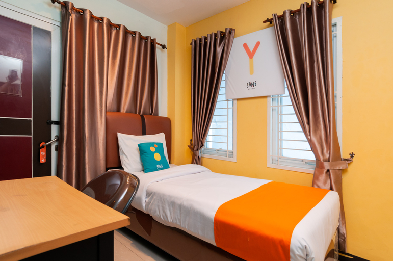 Bedroom 3, Sans Hotel Finest Medan, Medan