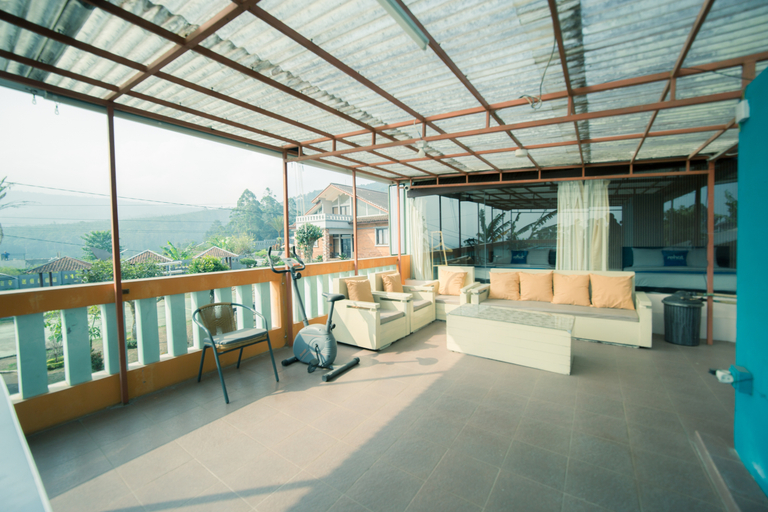 Others 2, Rehat at Villa Cemara Kembar, Bandung