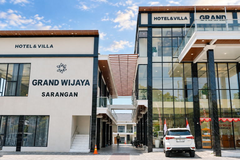 Exterior & Views 2, Grand Wijaya Hotel dan Villa Sarangan, Magetan