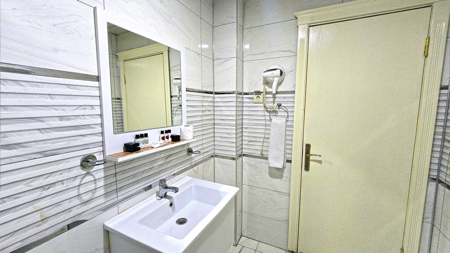 Bathroom 5, Grand Gülizar Hotel, Merkez