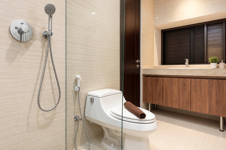 Bathroom 4, Spacious and Airy 3BR with Extra Room at Apartment Sumatra36 By Travelio, Surabaya