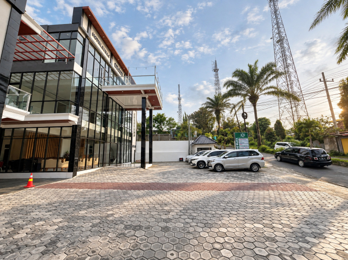 Exterior & Views 2, Grand Wijaya Hotel dan Villa Sarangan, Magetan