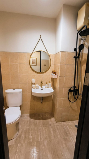 Bathroom 5, Royal Tower at Kebagusan City Apartemen, Jakarta Selatan