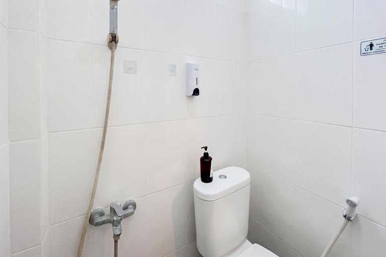 Bathroom 2, Urbanview Ultima Kiaracondong, Bandung
