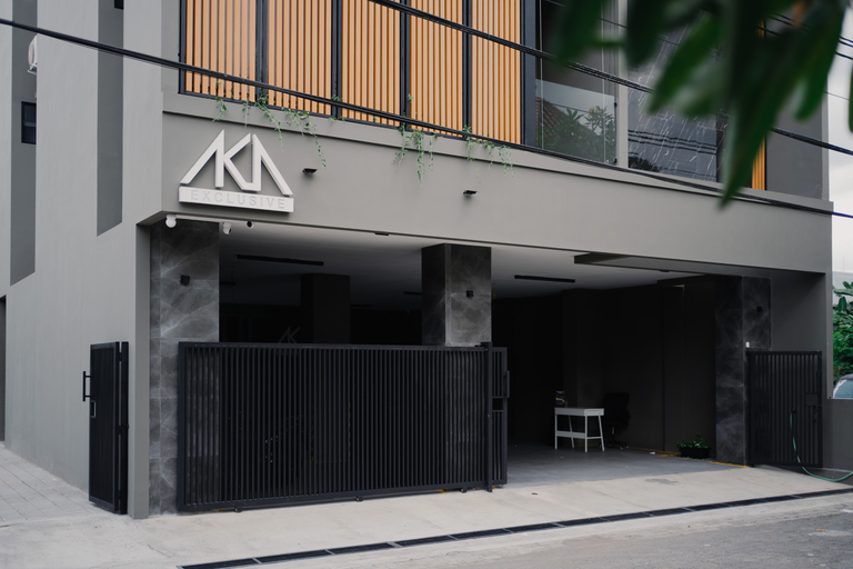 Others 3, Aka Exclusive, Sleman