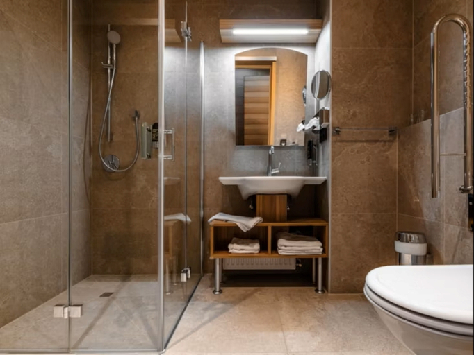 Bathroom 5, Holiday Inn INNSBRUCK by IHG, Innsbruck