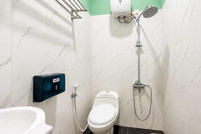 Bathroom 2, Kampung Abdi Resort Syariah Mitra RedDoorz, Bogor
