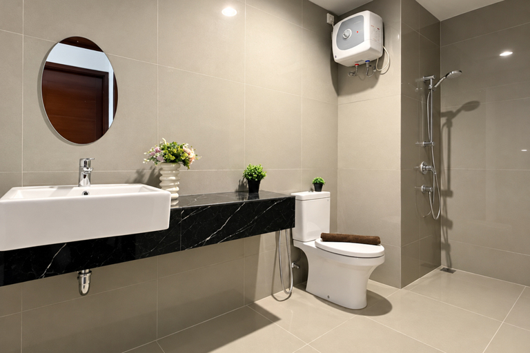 Bathroom 4, Convenient 2BR at Apartment West Vista By Travelio, West Jakarta