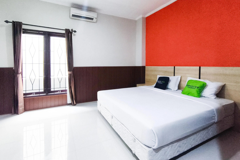 Bedroom 3, Urbanview Hotel Mutiara Mataram Lombok, Lombok