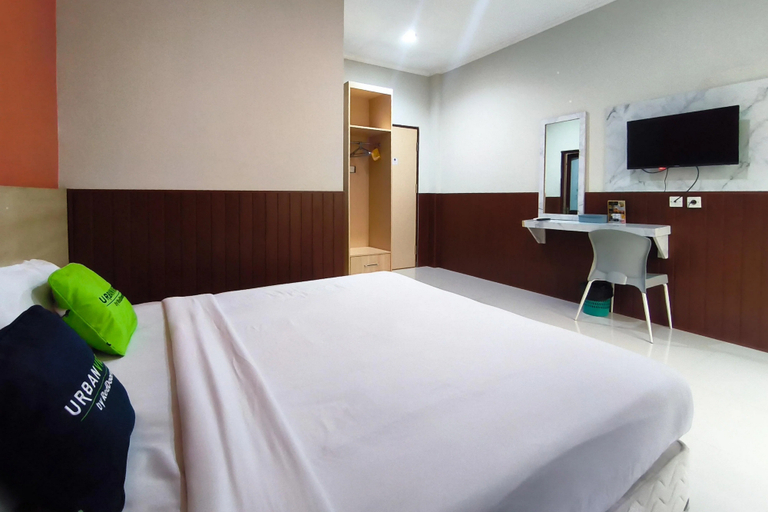 Bedroom 2, Urbanview Hotel Mutiara Mataram Lombok, Lombok