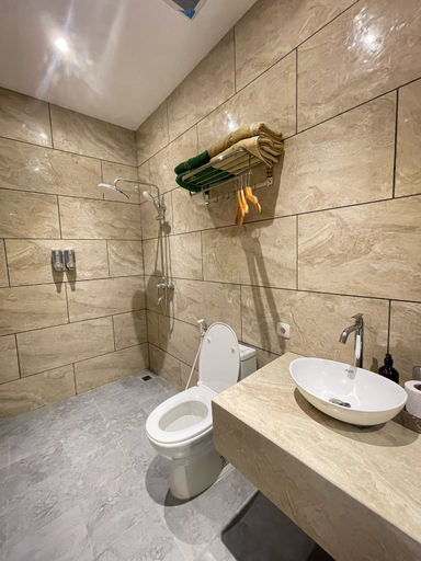 Bathroom 5, The Foresta By Ohana, Yogyakarta