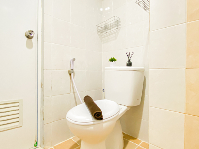 Bathroom 3, Nice and Warm Studio Room at Apartment Taman Melati Margonda By Travelio, Depok