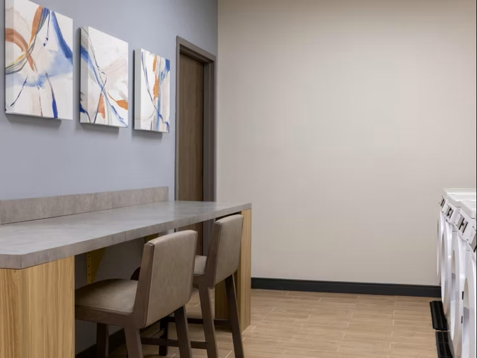 Others 5, Candlewood Suites DIXON by IHG, Lee