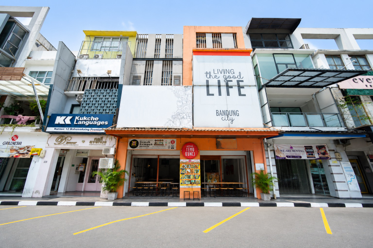 Exterior 1, Rehat at Sentra Paskal, Bandung