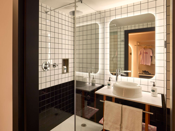 Bathroom 5, Mama Shelter Zurich, Zürich