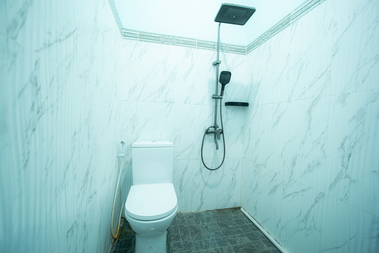 Bathroom 5, Rehat at Zeva Guest House, Bandung