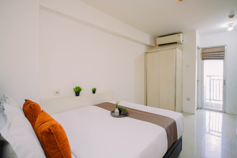 Bedroom 3, Comfortable and Minimalist Studio at Apartment Bassura City By Travelio, Jakarta Timur