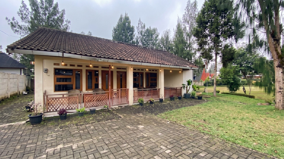 Exterior 1, Cozzy Villa KC Cileunca, Bandung