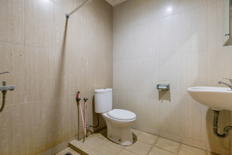 Bathroom 3, RedDoorz near T1 Juanda Airport, Surabaya