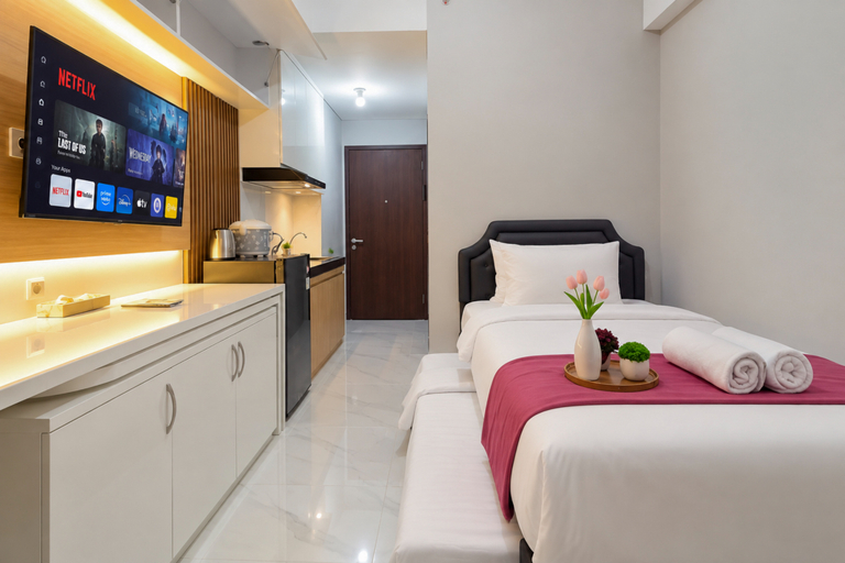 Bedroom 5, Simple Studio Room at Apartment The Trans Icon Surabaya By Travelio, Surabaya