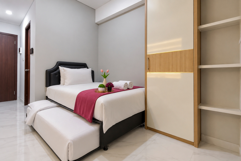Bedroom 2, Simple Studio Room at Apartment The Trans Icon Surabaya By Travelio, Surabaya
