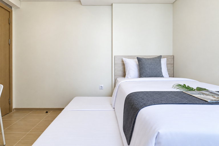 Bedroom 5, Fresh and Bright 3BR at Apartment Meikarta District 2 By Travelio, Cikarang