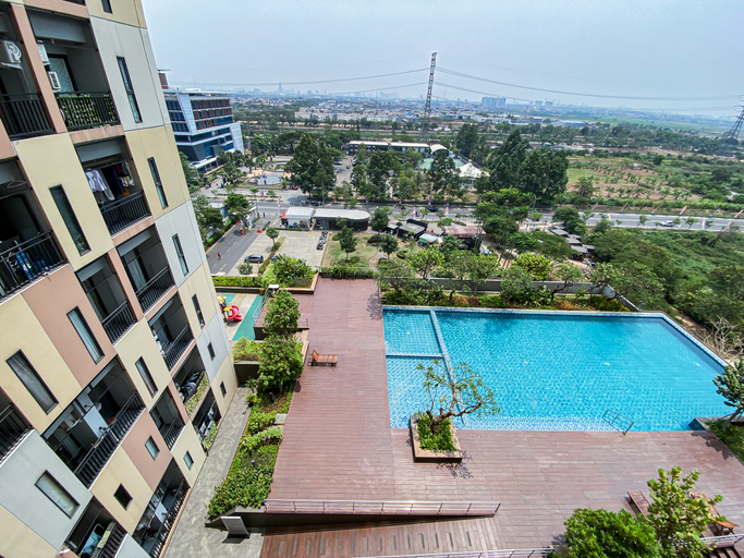 Swimming Pool 4, Compact Cozy Studio at Apartment Sayana Bekasi By Travelio, Bekasi