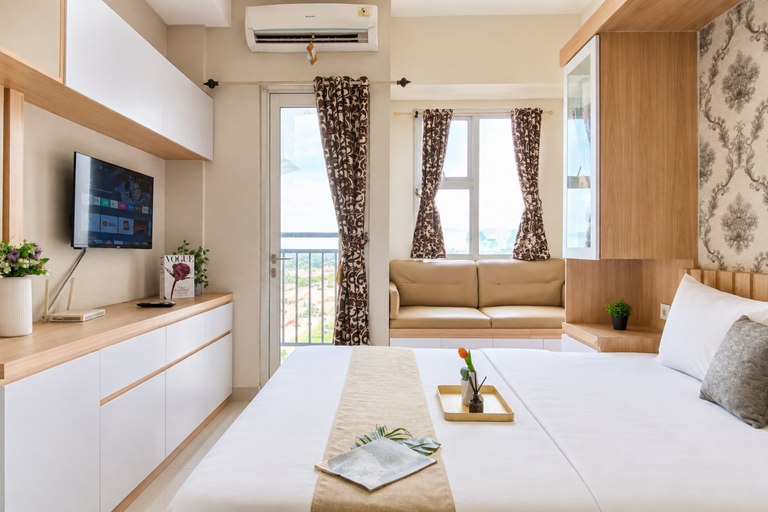 Bedroom 5, Serene and Cozy Studio at Apartment Transpark Juanda Bekasi Timur By Travelio, Bekasi