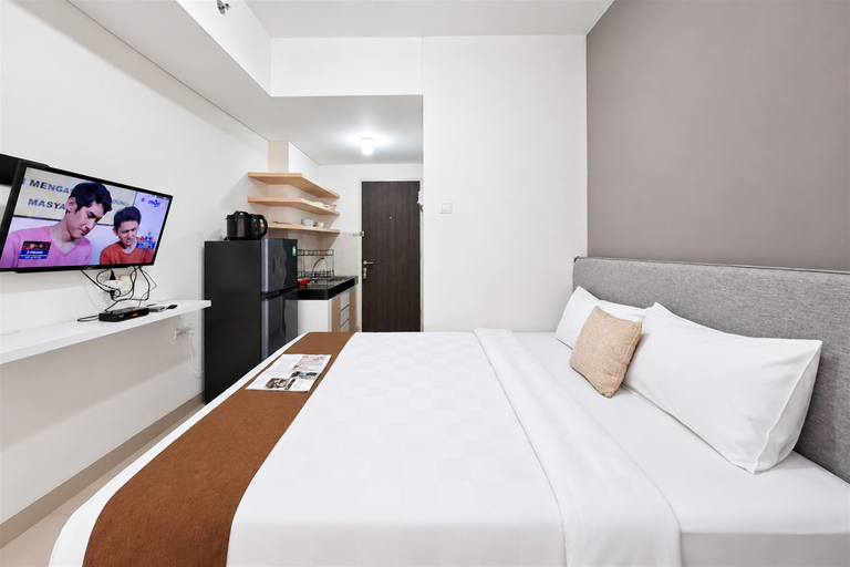 Bedroom 4, Simple and Strategic Studio Room at Apartment Serpong Garden By Travelio, Tangerang